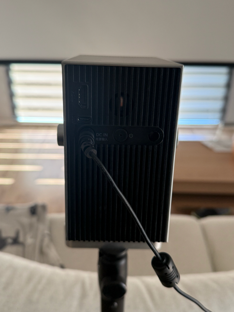 LG전자 시네빔 큐브 HU710PB 4K 빔프로젝터--1