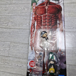 진격의 거인 피규어 제일복권 초대형거인 에렌 미카사 아르민