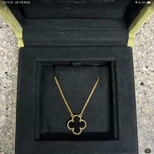 반클리프 알함브라 목걸이 새상품