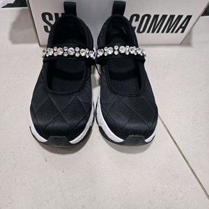 슈콤마보니 스니커즈
