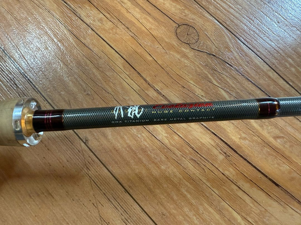 메가배스 오로치 에볼루션 F4st-69RSDti 한정판 판매 이미지