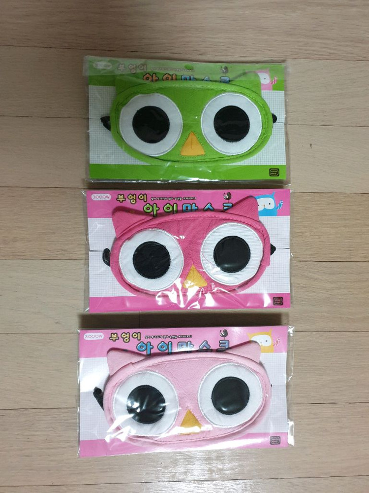 PTC 온풍 히터, 손난로 겸용 보조배터리, 무릎 담요(뽀로로, 헬로키티 등), 수면 안대 판매 (미사용)--6