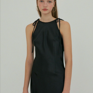 오버듀플레어 홀터 드레스 블랙(원피스)