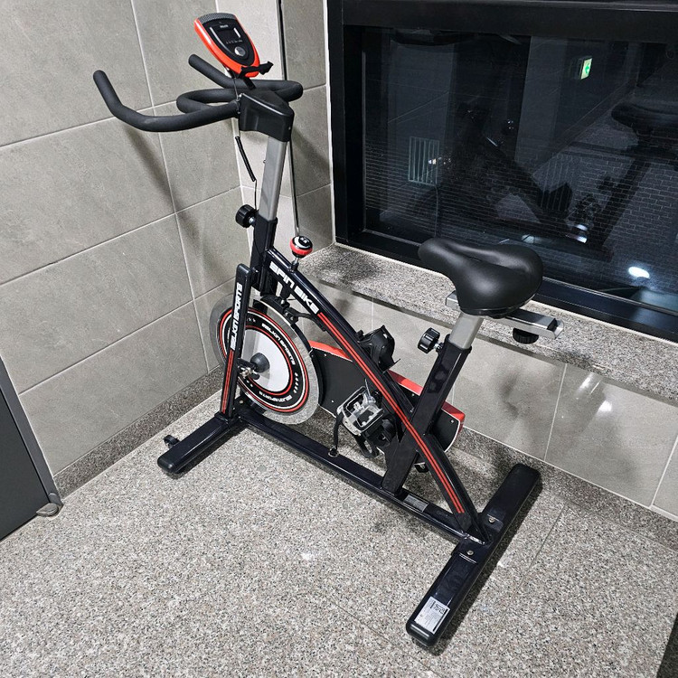 실내 스핀바이크--1