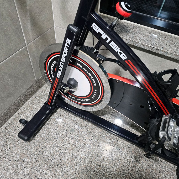 실내 스핀바이크--2
