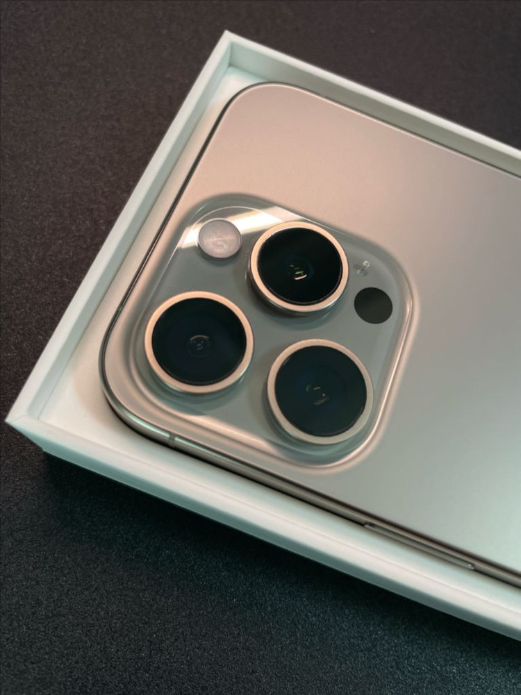 아이폰 15프로 128GB 카메라 무음 판매합니다.--1