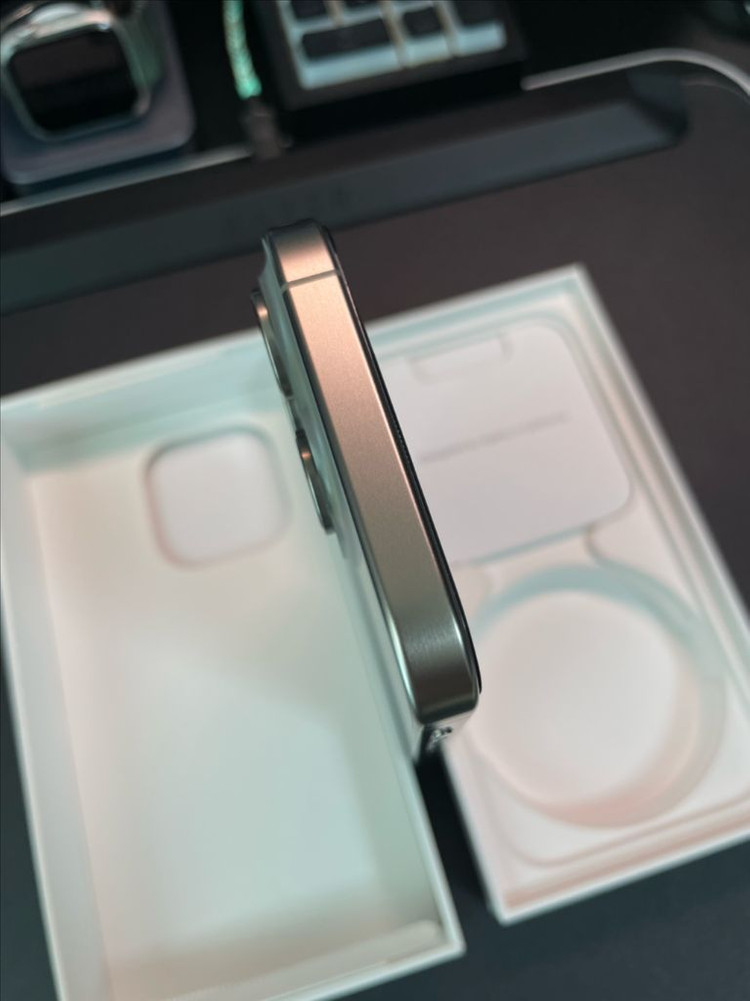 아이폰 15프로 128GB 카메라 무음 판매합니다.--6