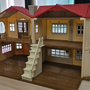 실바니안 불이들어오는 빨간지붕 2층집