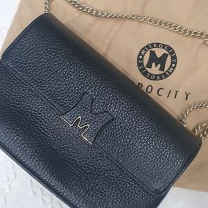 메트로시티 가방 블랙 체인 숄더 혹은 크로스백 상태좋음 이미지