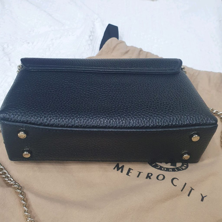 메트로시티 가방 블랙 체인 숄더 혹은 크로스백 상태좋음 이미지