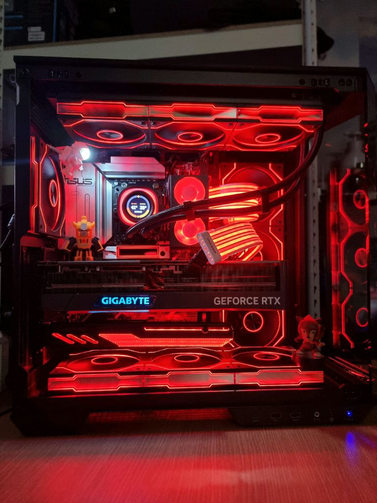 초고사양 게이밍 컴퓨터 라이젠 9800X3D RTX 4080 팝니다.--5