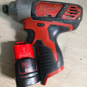 밀워키 M12 임팩 드라이버