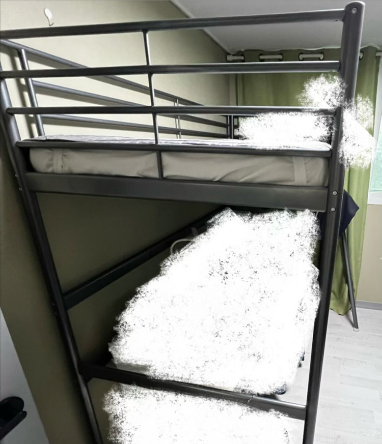 이케아 스베르타 벙커침대 프레임 팔아요 (2개)--1