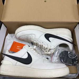 나이키 엠부쉬 에어포스1 275사이즈 이미지