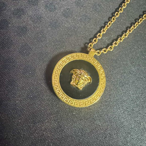 베르사체 목걸이