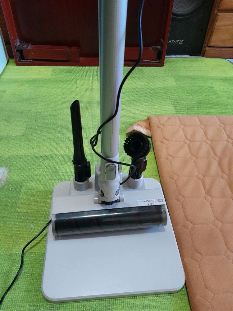 중고 쿠쿠 파워클론 슬림 무선청소기 CVC-G820NWM 75000원 이미지