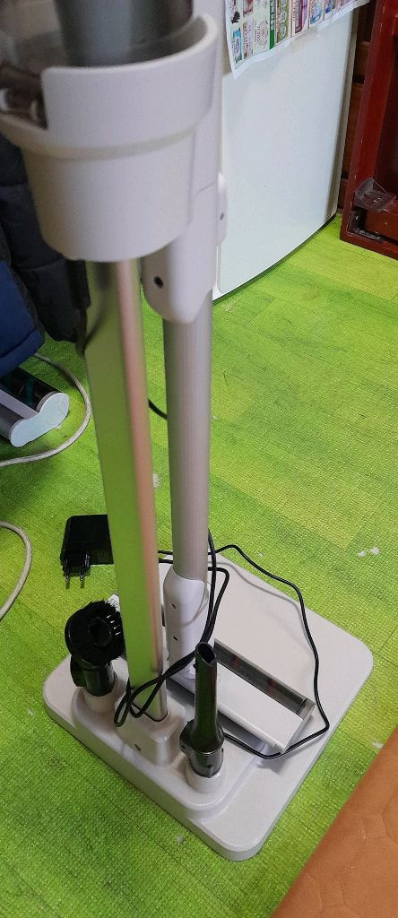 중고 쿠쿠 파워클론 슬림 무선청소기 CVC-G820NWM 75000원 이미지