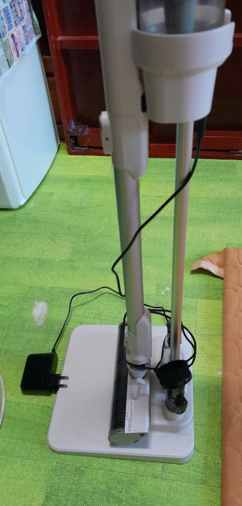 중고 쿠쿠 파워클론 슬림 무선청소기 CVC-G820NWM 75000원 이미지