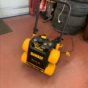 디월트 콤프레셔