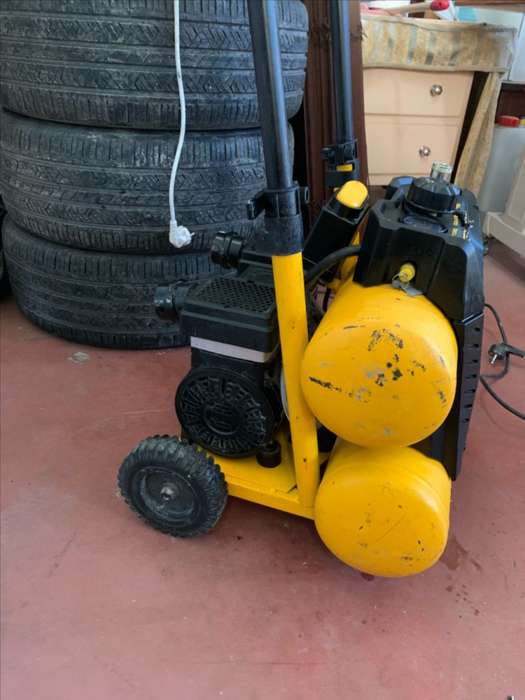 디월트 콤프레셔--4