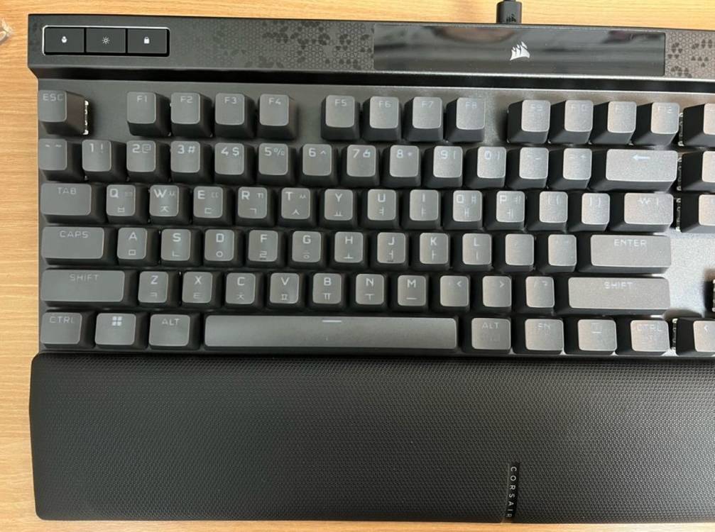 커세어 K70 MAX RGB MGX 래피드트리거 판매합니다.--2
