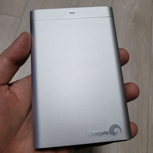 씨게이트 외장하드 1TB 실버색상입 이미지