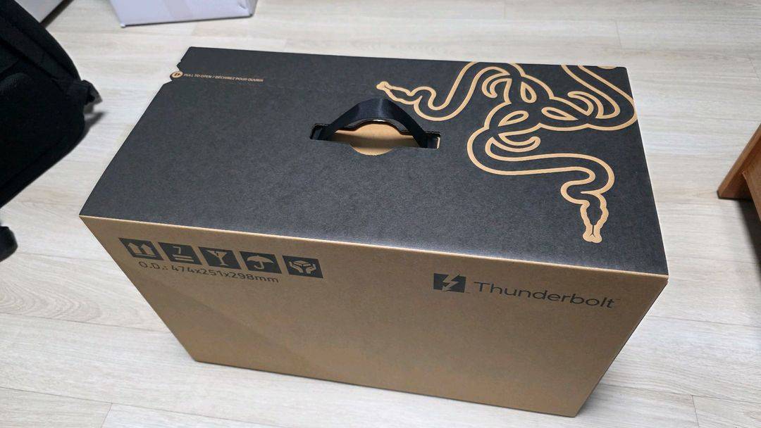 레이저 코어X V2 썬더볼트5 eGPU 미개봉--2