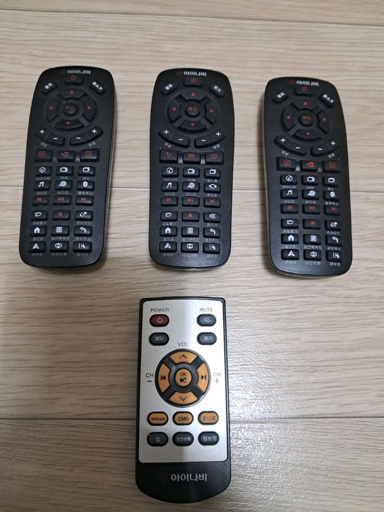 아이나비. 네비게이션 순정리모컨 4개--0