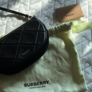 버버리 올림피아 퀄팅 미니 파우치백 이미지