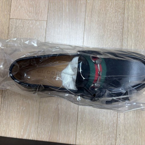 구찌 남성 로퍼 새제품 판매합니다