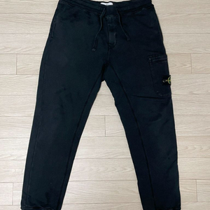 [ L ] 스톤아일랜드 와펜패치 카고 조거팬츠 밴딩 블랙