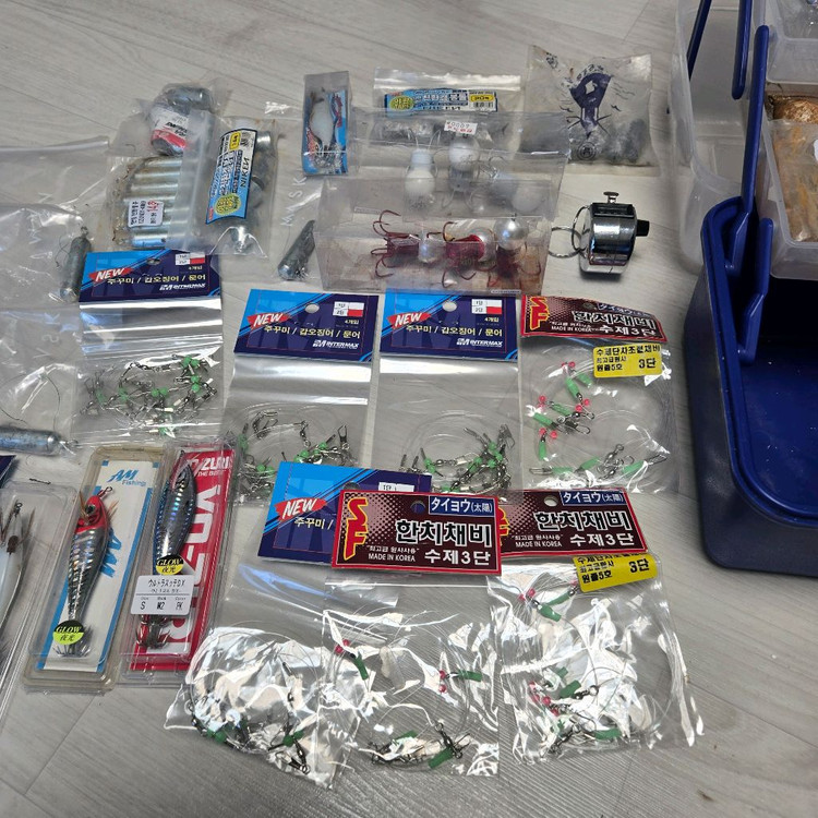 루어낚시 도구 세트 수십가지 여러종류 이미지