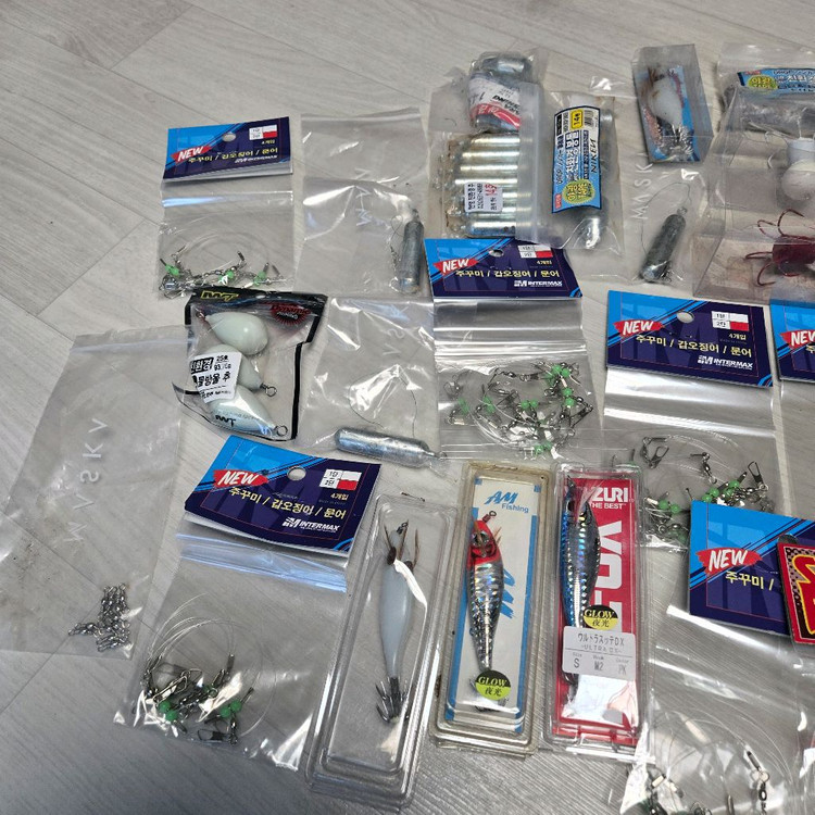 루어낚시 도구 세트 수십가지 여러종류 이미지