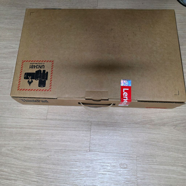 레노버 ThinkPad Z16 Gen1 21D4000AKR R5-6650H 16GB 256GB RX6500M 미개봉--2