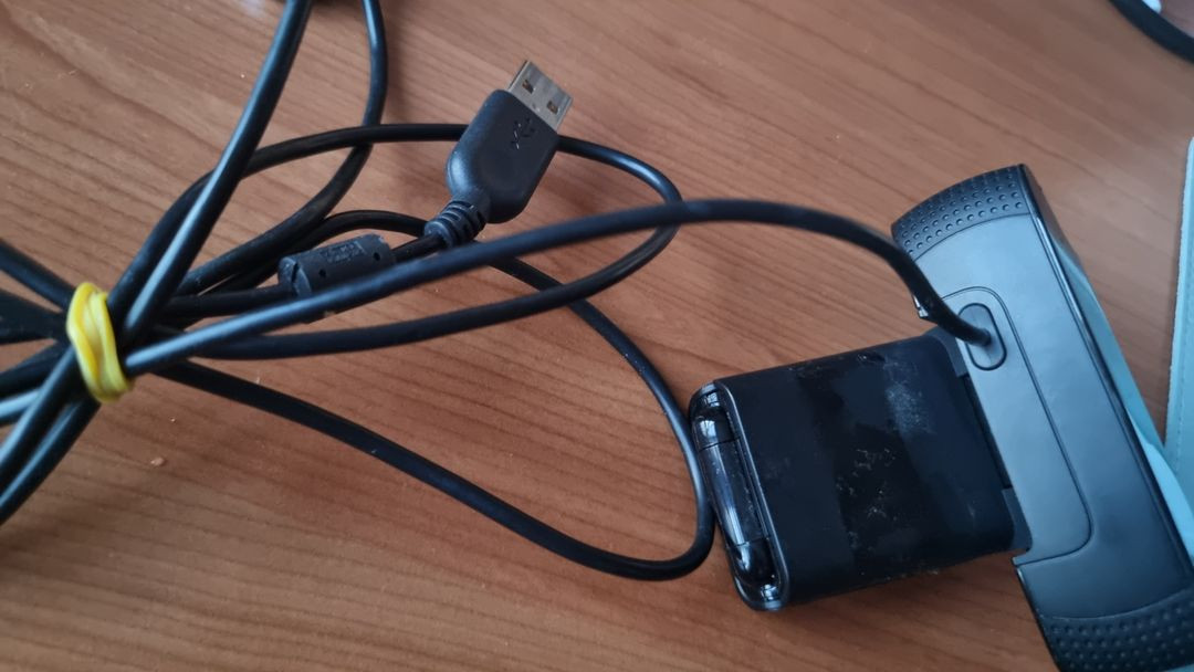 로직 웹캠 C922 PRO WEBCAM 2대 팔아요. (1대는 정상 1대는 1/4볼트부분 분실 사진참조--4