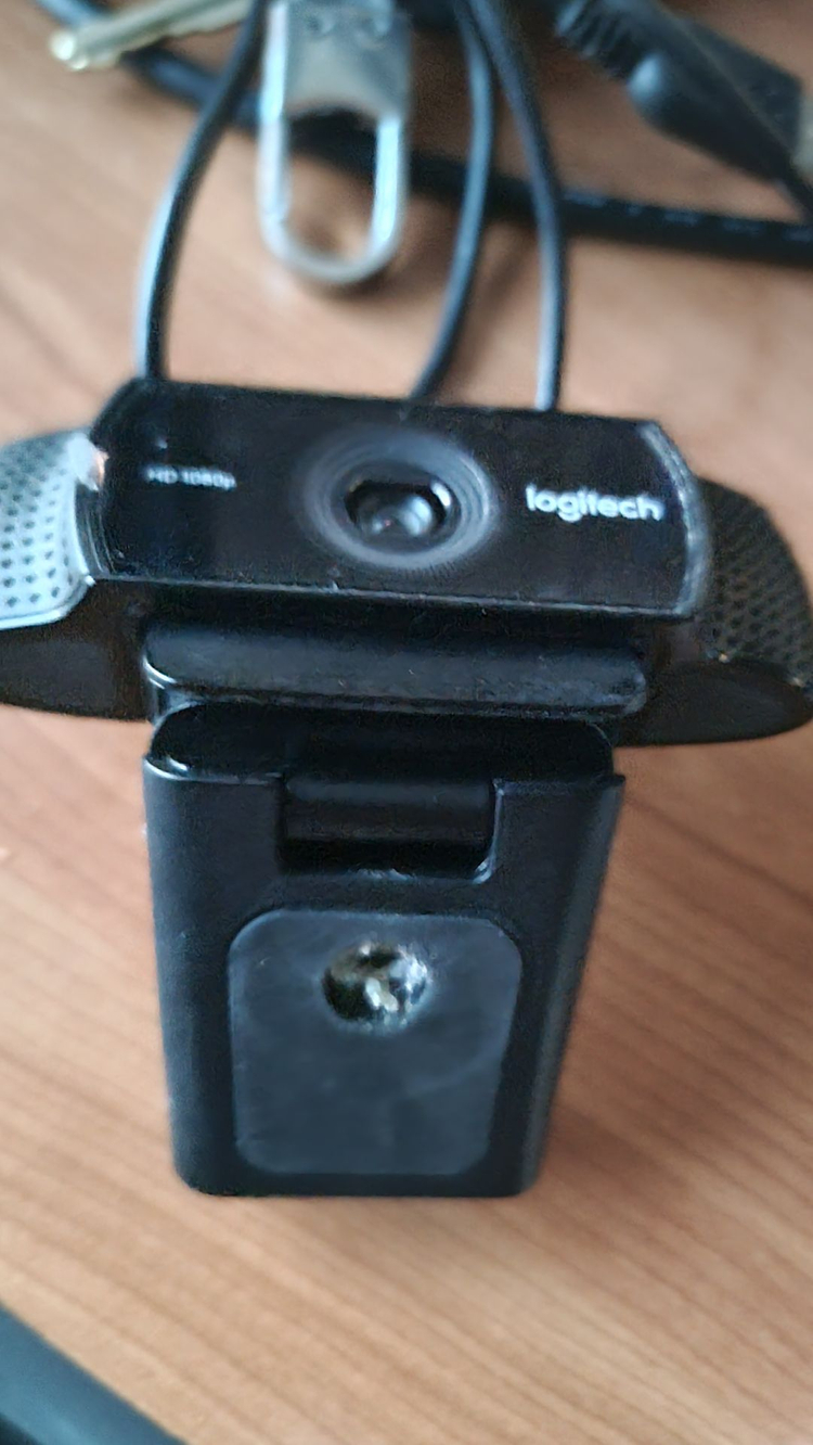로직 웹캠 C922 PRO WEBCAM 2대 팔아요. (1대는 정상 1대는 1/4볼트부분 분실 사진참조--6