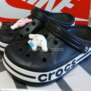 크록스정품 250블랙 m6w8 지비츠포함 바야밴드