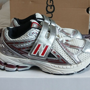 뉴발란스키즈 1906R 210사이즈 운동화PV1906EA