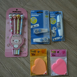 수정테이프. 3m포스트잇 등