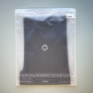 이어닝 핀턱 슬랙스 판매합니다.