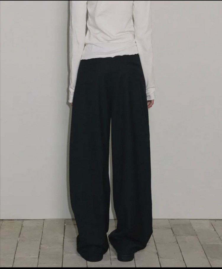 이어닝 핀턱 슬랙스 판매합니다.--4