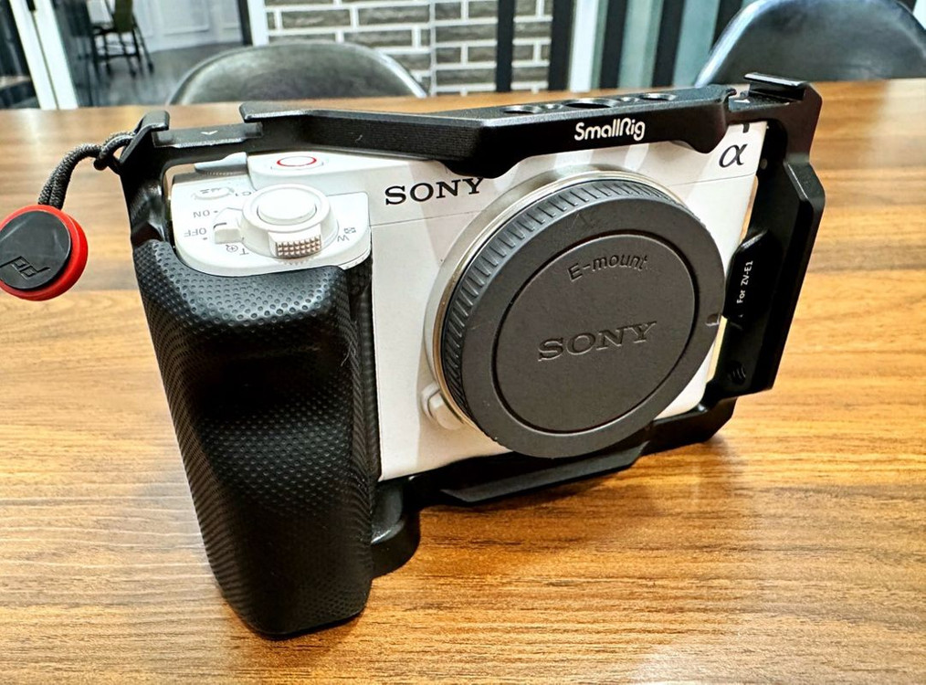 소니 ZV-E1 카메라 + 스몰리그 그립 세트 이미지