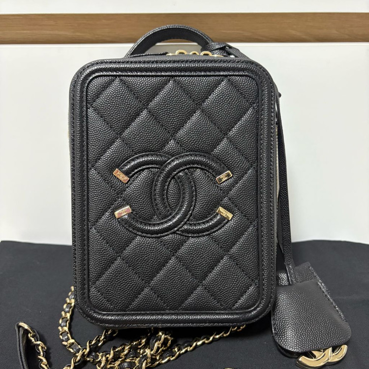 샤넬 코스메틱백 베니티 탑핸들 캐비어 블랙 풀구성 팝니다.--1