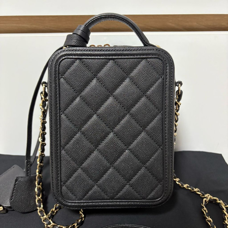 샤넬 코스메틱백 베니티 탑핸들 캐비어 블랙 풀구성 팝니다.--2