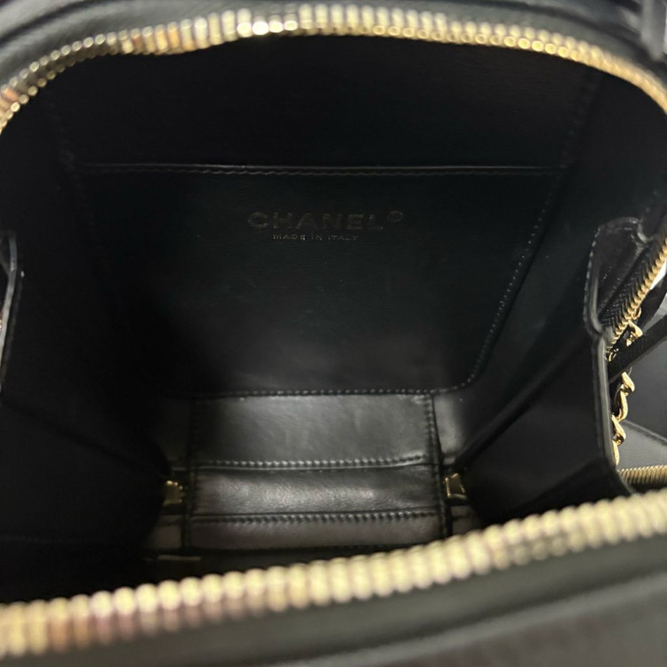 샤넬 코스메틱백 베니티 탑핸들 캐비어 블랙 풀구성 팝니다.--6