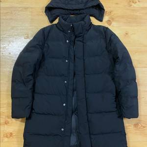 유니클로 심리스 하프 다운 코트