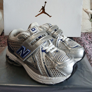 뉴발란스키즈 1906R 170운동화 거의새거 24년12월