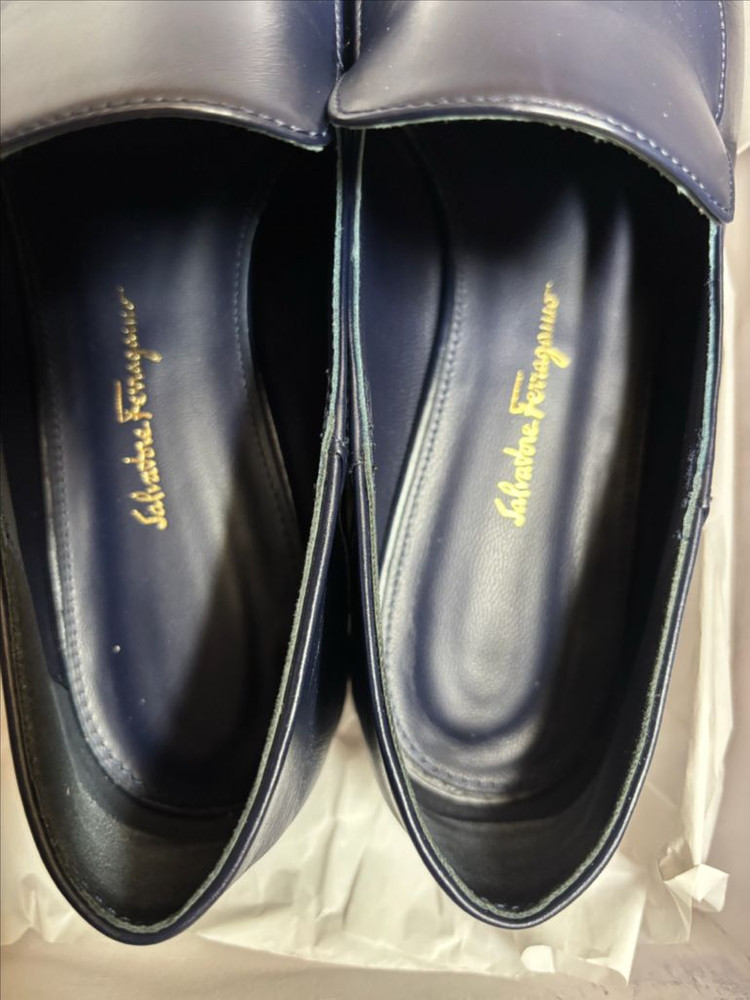 페라가모 간치니 로퍼 240 네이비--1