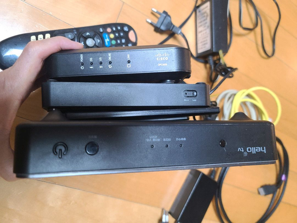 헬로티비셋탑박스,공유기, 모뎀--2