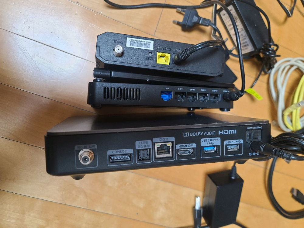 헬로티비셋탑박스,공유기, 모뎀--3